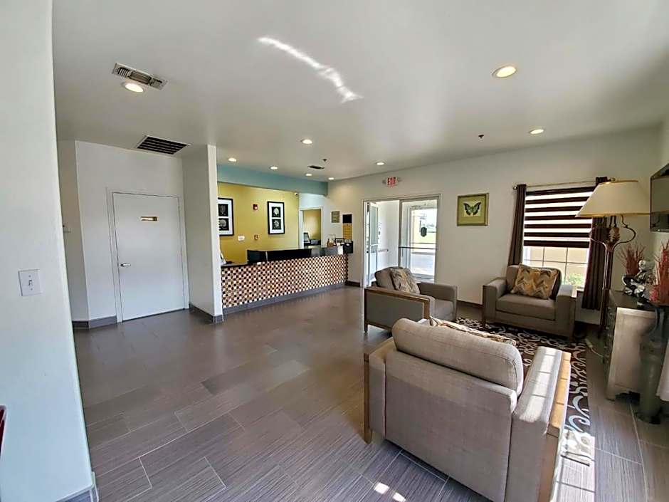 Super 8 by Wyndham Forney/East Dallas