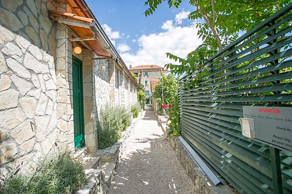 Garden Apartment Hotel Split