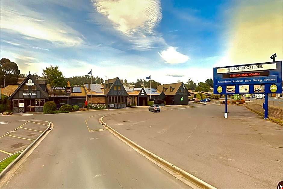 Olde Tudor Hotel
