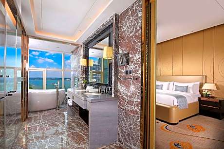 Executive King Suite - Non-Smoking