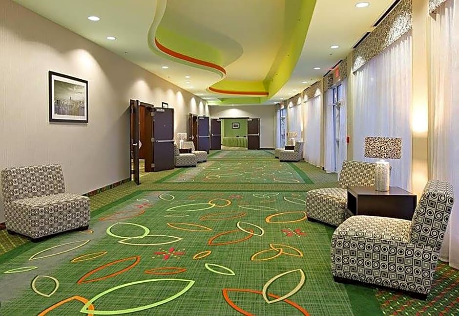 Holiday Inn Garland By IHG