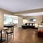 Wyndham Newport Hotel