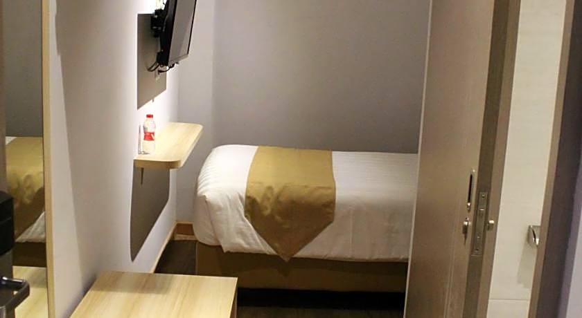 Central Front One Inn Jakarta Airport