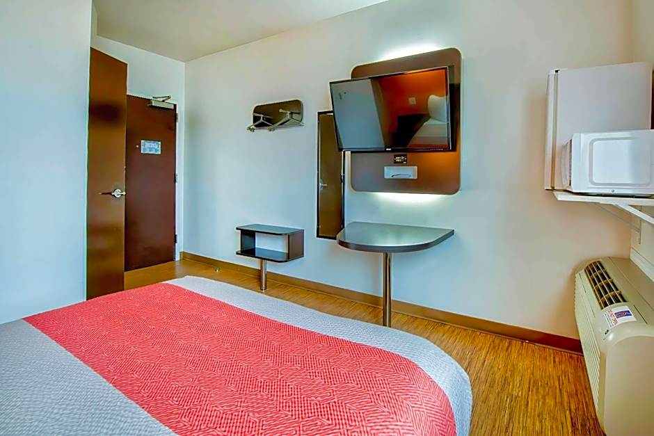 Motel 6 Eagle Pass Lakeside