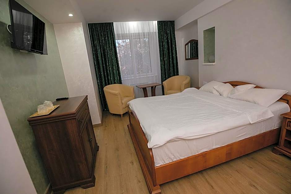 Hotel Senator