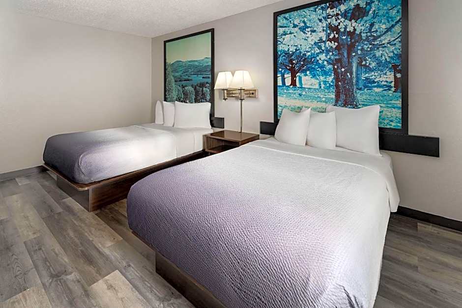 Super 8 by Wyndham Latham/Albany Airport