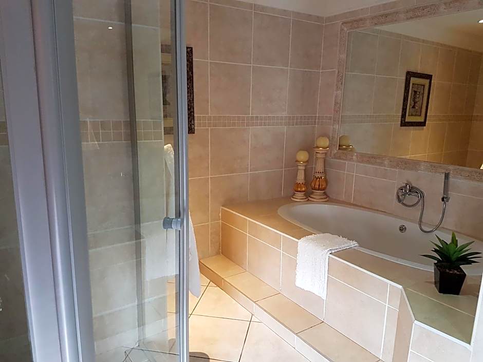 Casa Flora Guesthouse