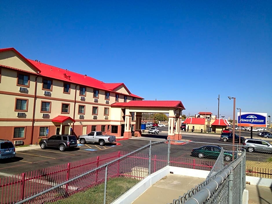 Howard Johnson by Wyndham Lubbock TX