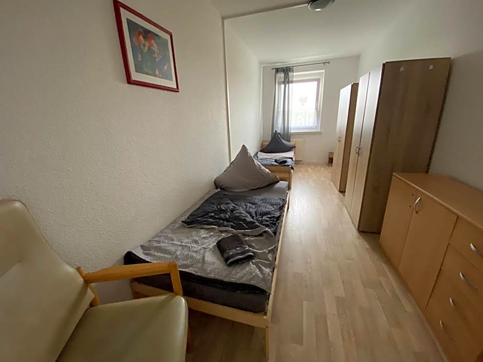 Monteur und Ferienwohnung in Magdeburg mit 3 Schlafzimmern 6 Personen BTR 174