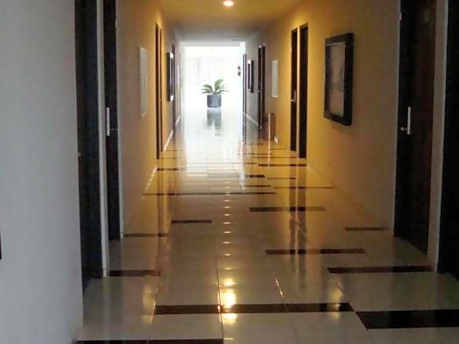 Royal Hotel N' Lounge