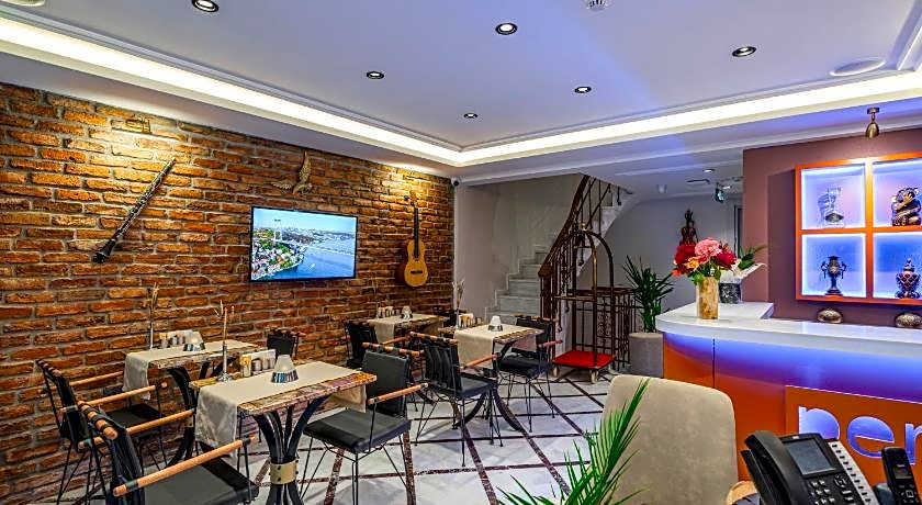 PERALUNA PREMIUM HOTEL