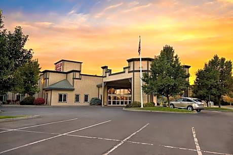 Oxford Suites Pendleton
