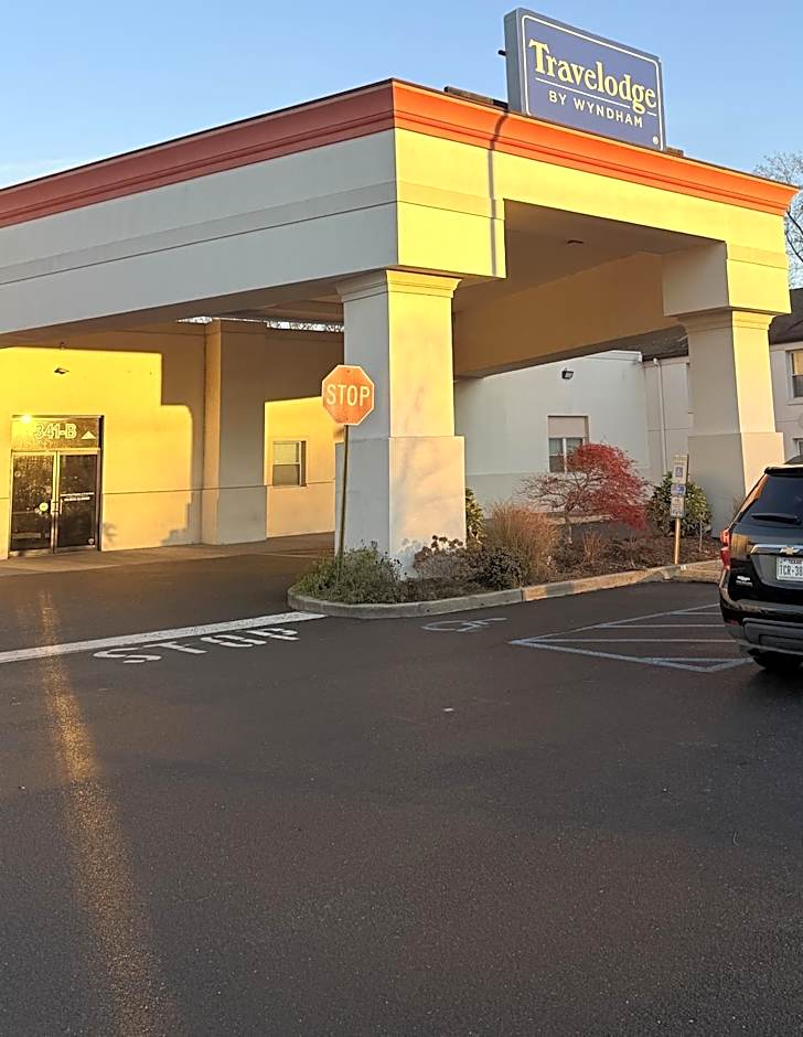 Travelodge by Wyndham Bellmawr