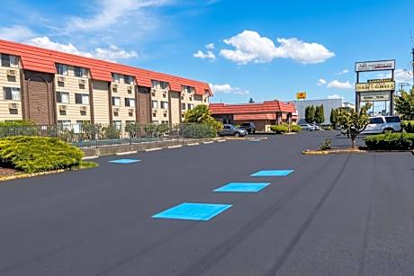 Tacoma Port Inn Fife I-5