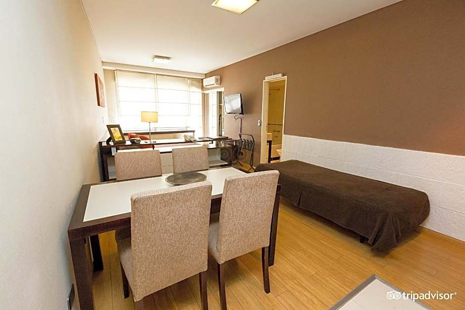 Recoleta Uriburu by Ayres