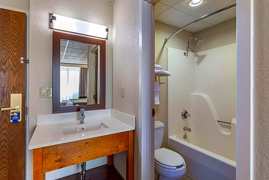 Comfort Inn & Suites Gateway to Glacier National Park