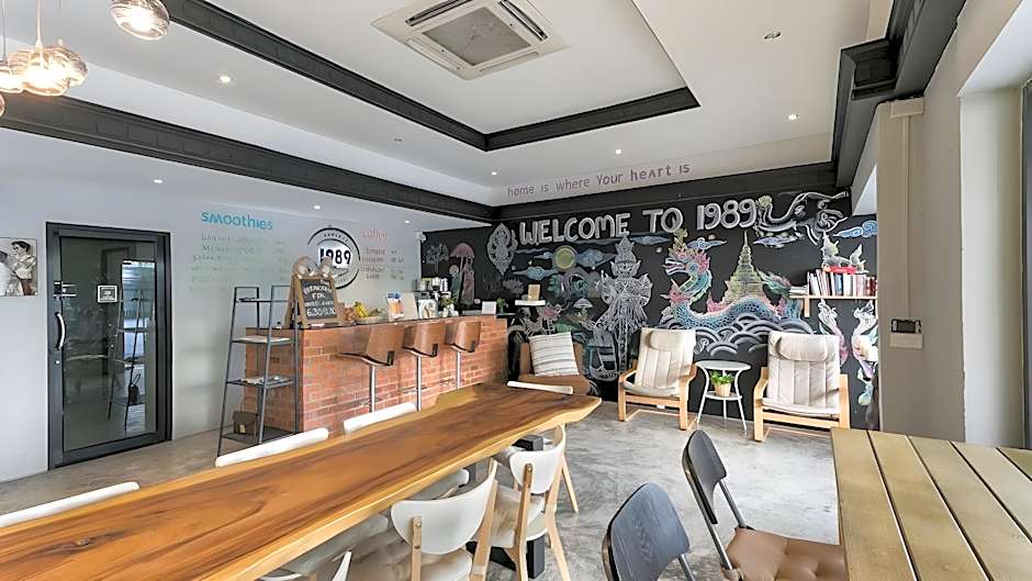 1989 Hostel & Cafe