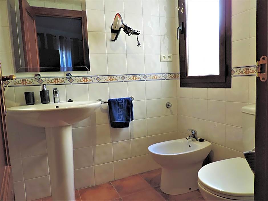 APARTAMENTOS CASERIA DE COMARES