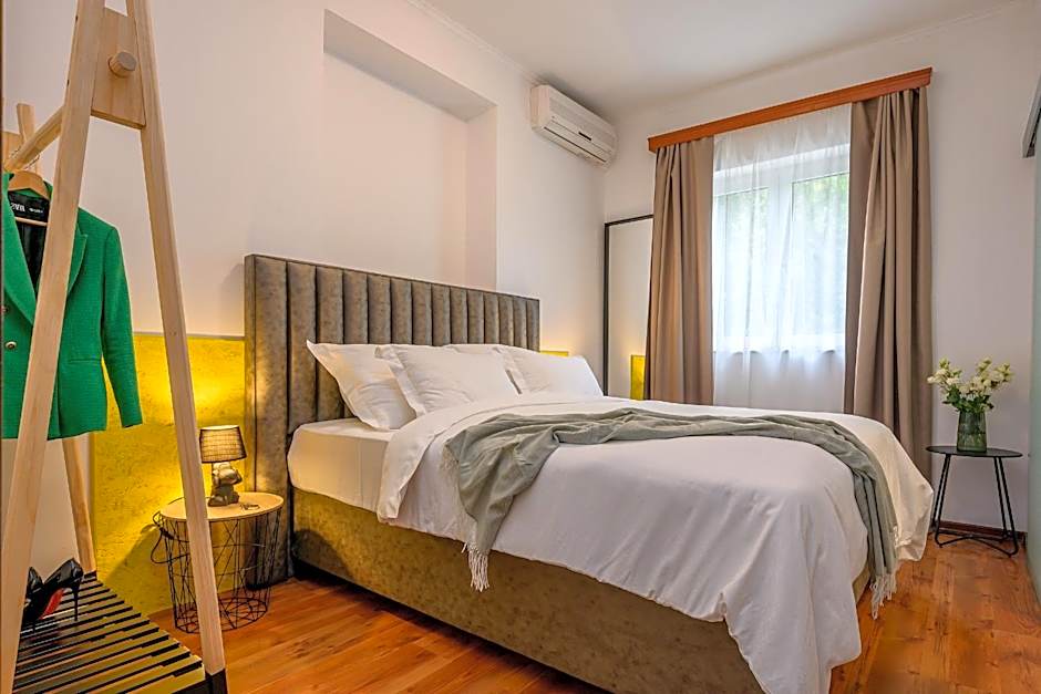 Yellow house with private parking