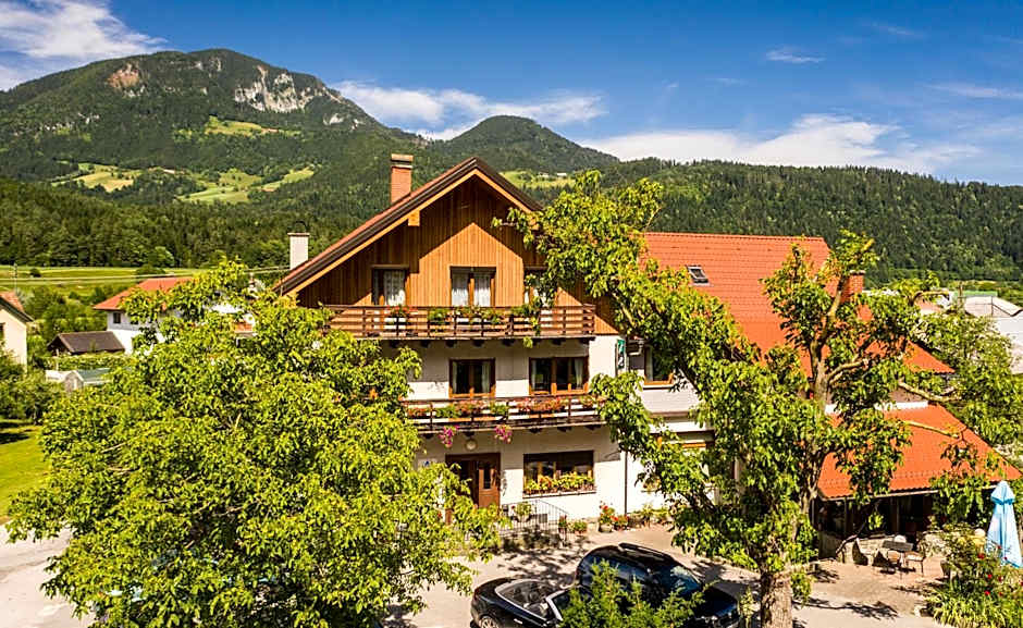 Rooms Pevc & Hostel Ljubno ob Savinji