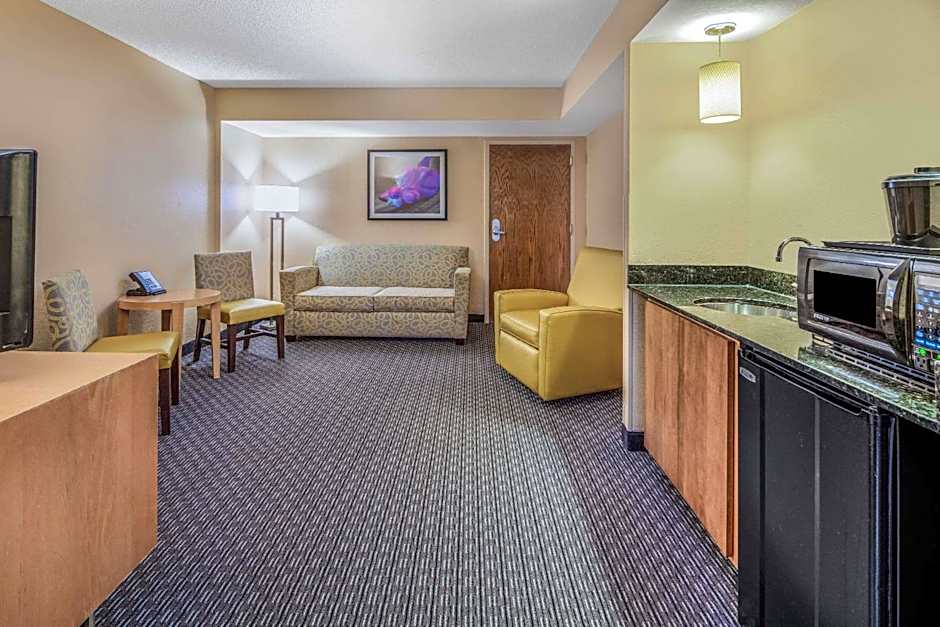 La Quinta Inn & Suites by Wyndham Naples Downtown