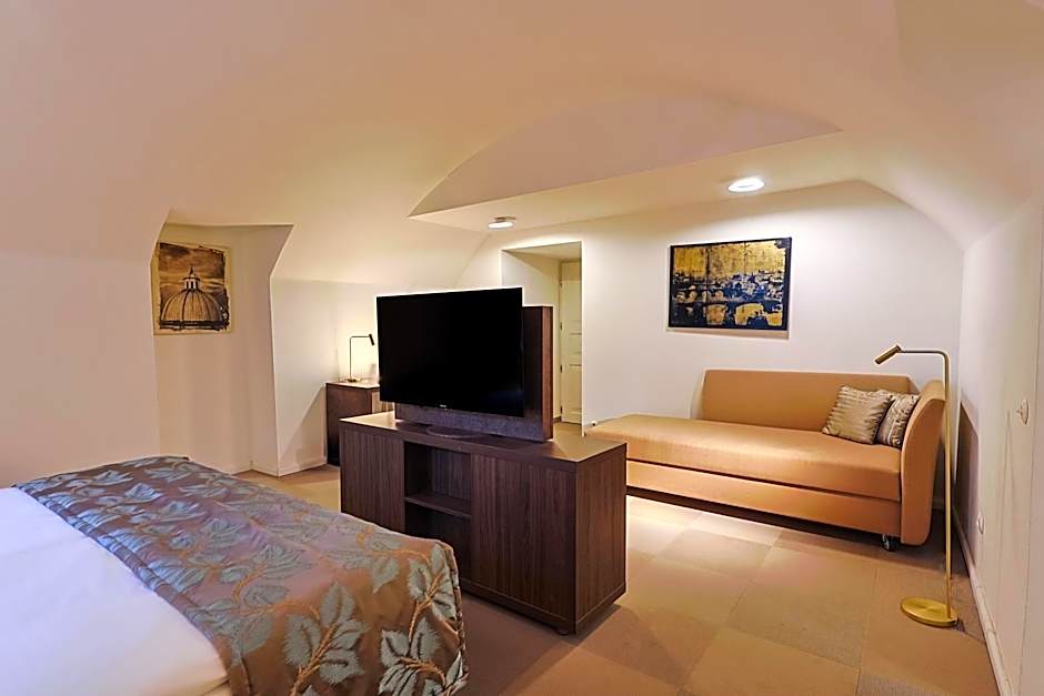 Photo 1 of 6 of 1 Double Bed or 2 Beds