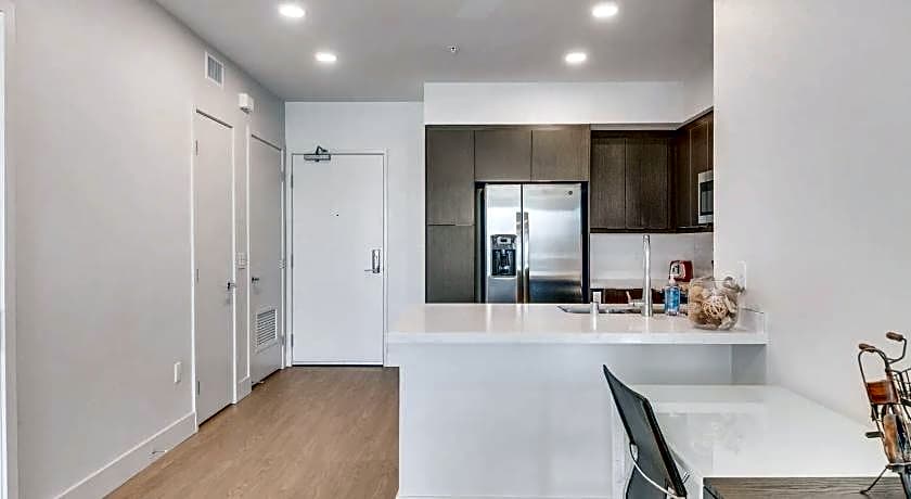 SuitesRUs Apart Hotel near Dodgers Stadium