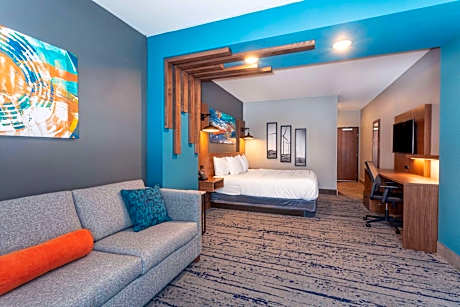 King Suite - Mobility Access/Non-Smoking