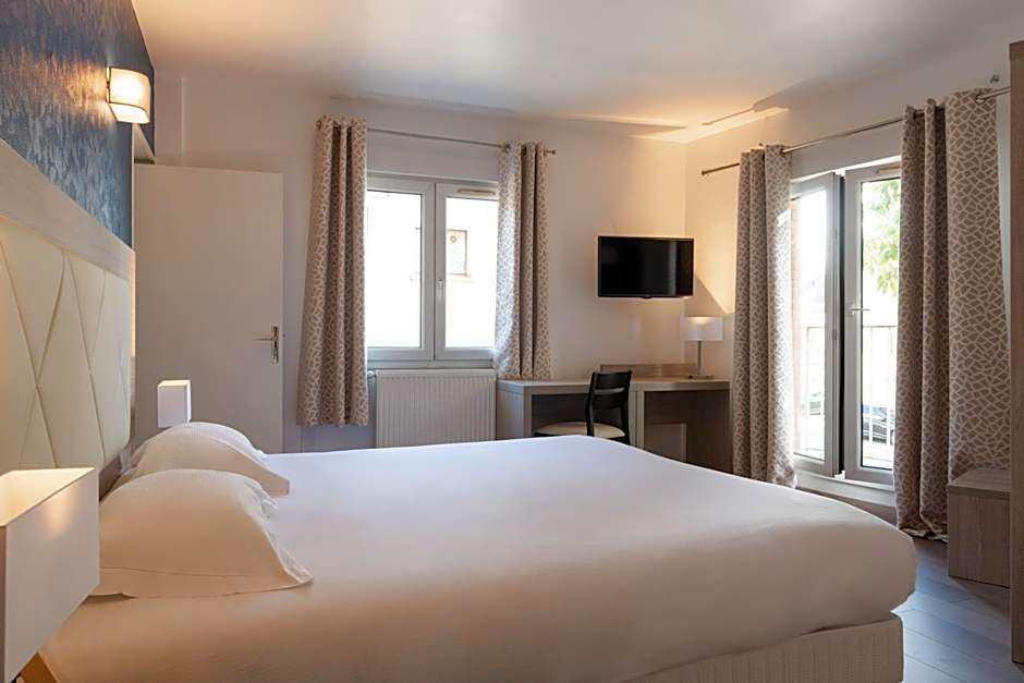 Hotel de l'Orme, Akena