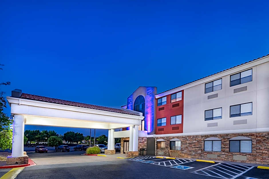 Holiday Inn Express & Suites Albuquerque-N. Balloon Fsta Park By IHG