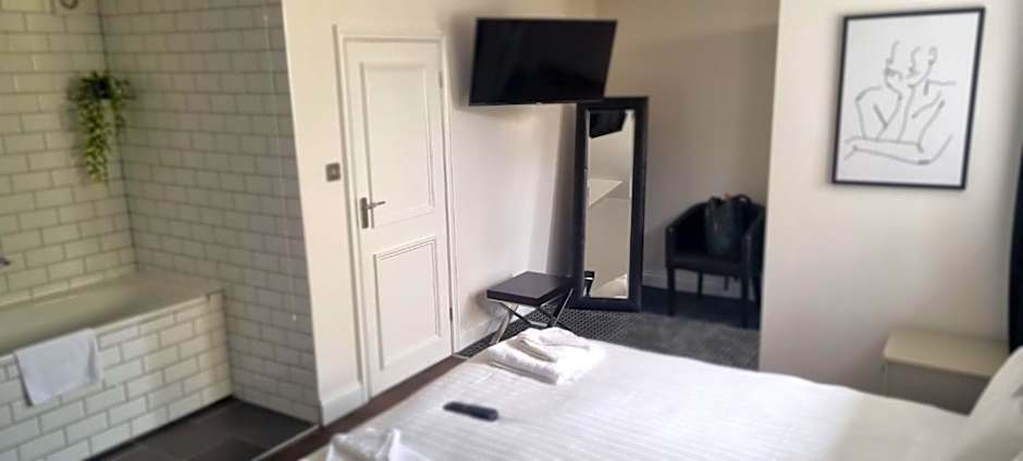 The Riverside House Hotel