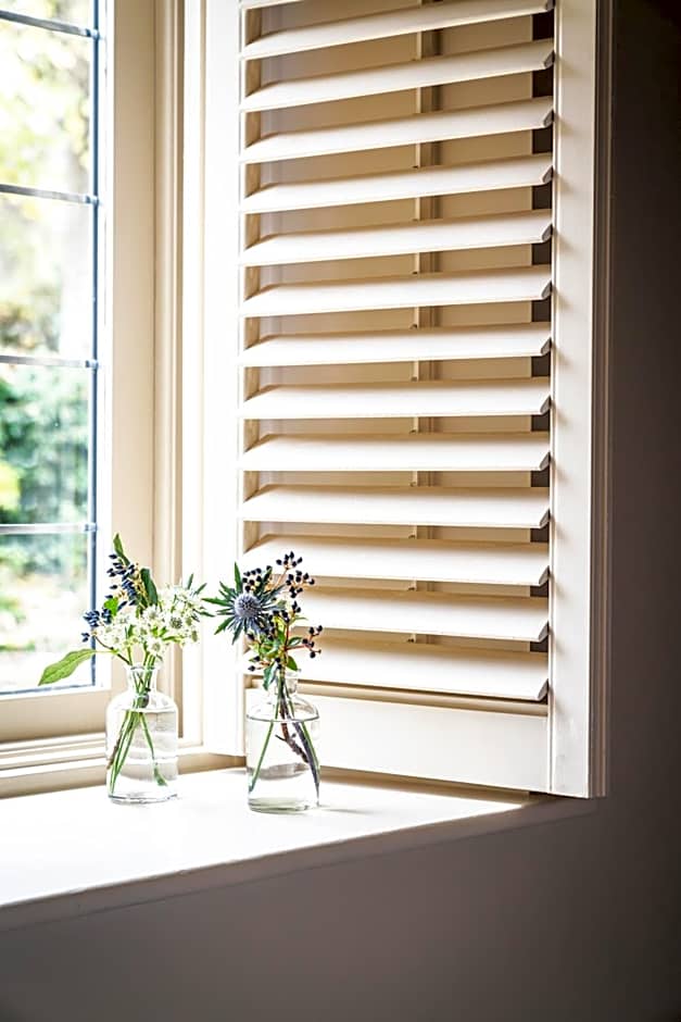 The Three Horseshoes