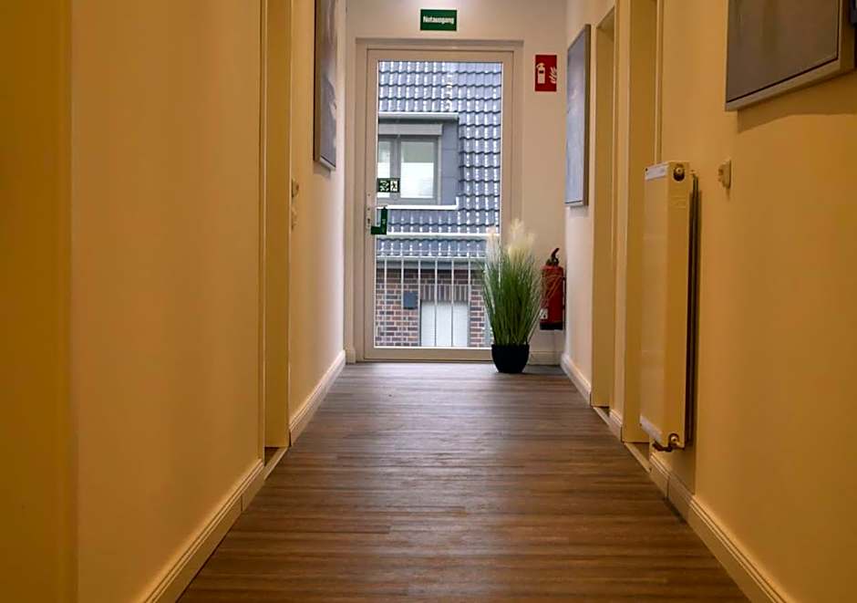 Hotel Sonnenschein - Spielerei im Sonnenschein