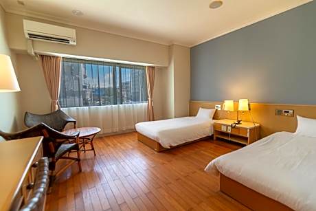Twin Room with City View - Disability Access