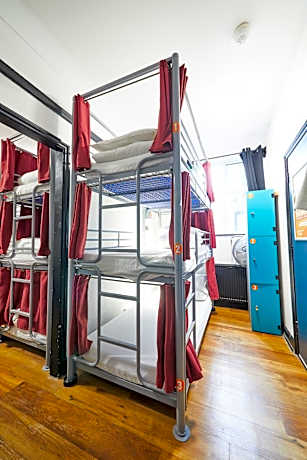 Bed in 12-Bed Mixed Dormitory Room with Shared Bathroom
