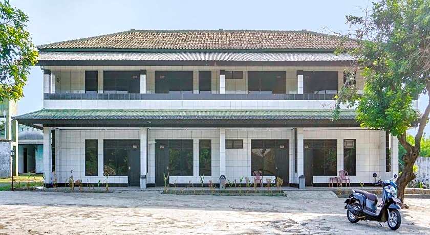 SPOT ON 91797 Mutiara Guest House