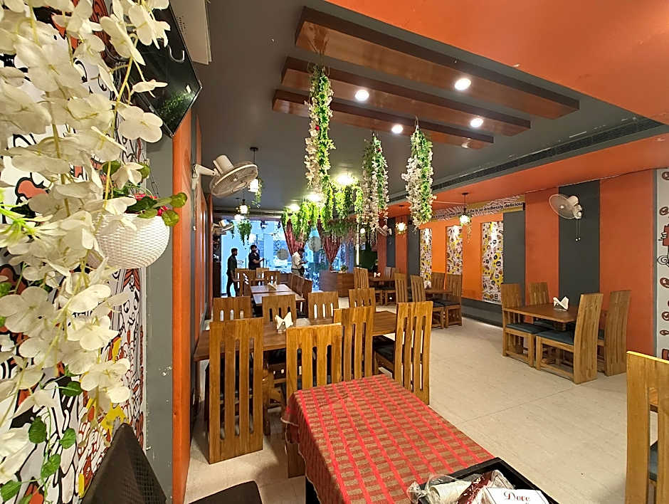 Goroomgo Ashoka Grand Varanasi Indian Only near Railway Station