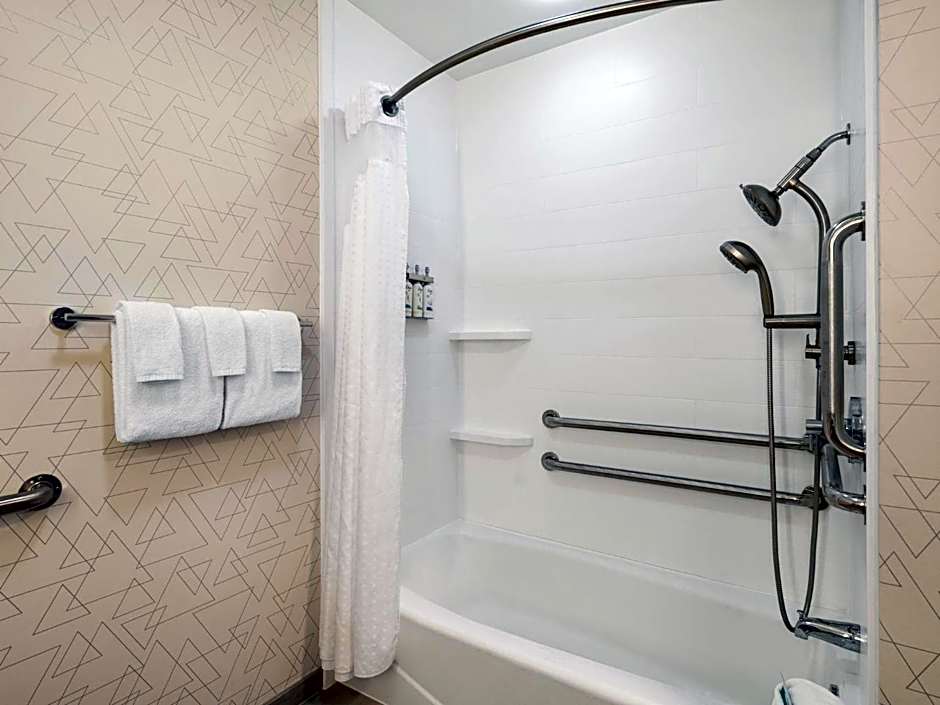 HOLIDAY INN EXPRESS MEADVILLE By IHG