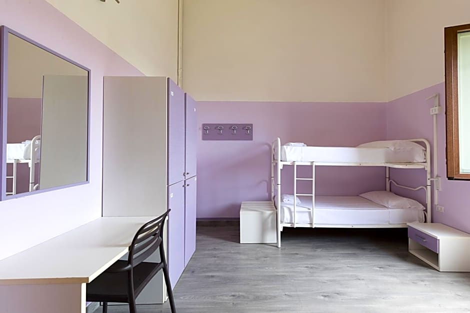 Hotel & Hostel 7