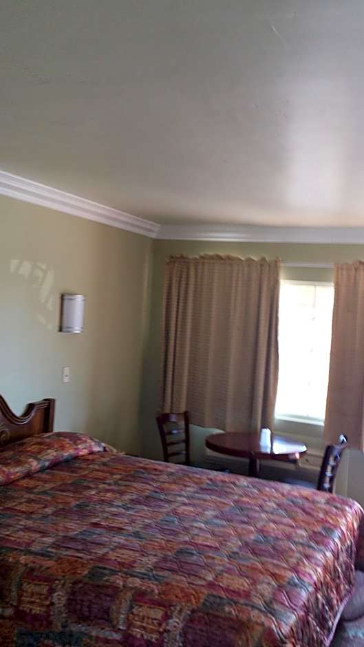 Santa Ana Travel Inn