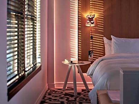 1 King Bed City View