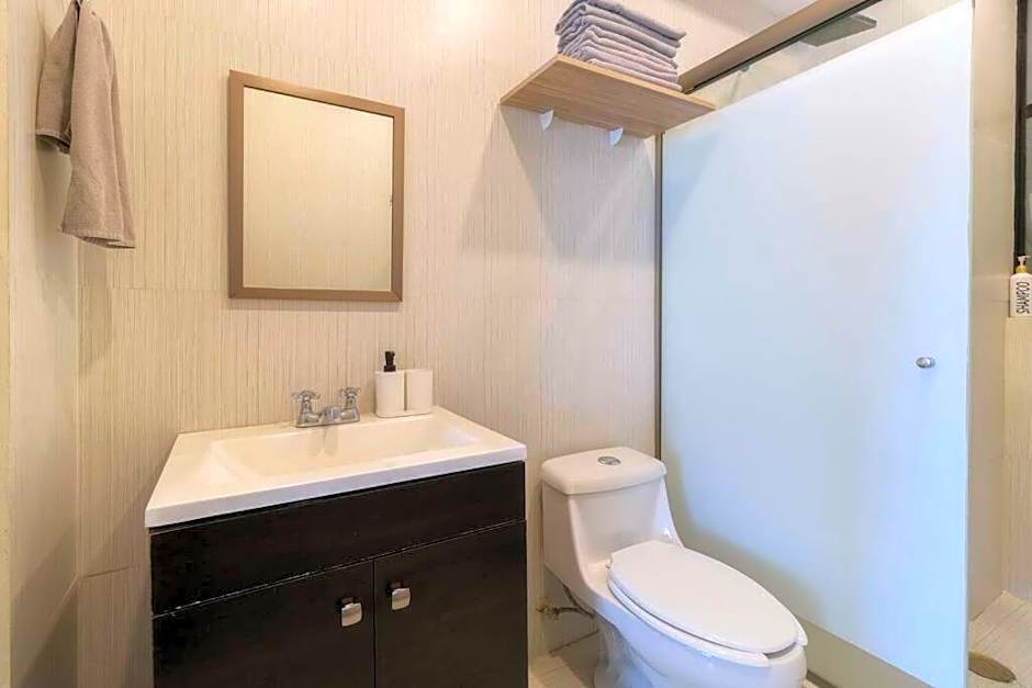 306 Zocalo Cathedral 2Bdrm 2bath apt AC Rooftop