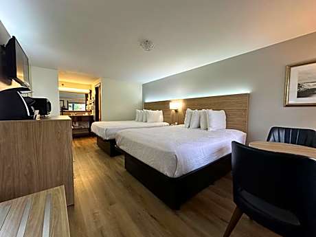Deluxe Queen Room