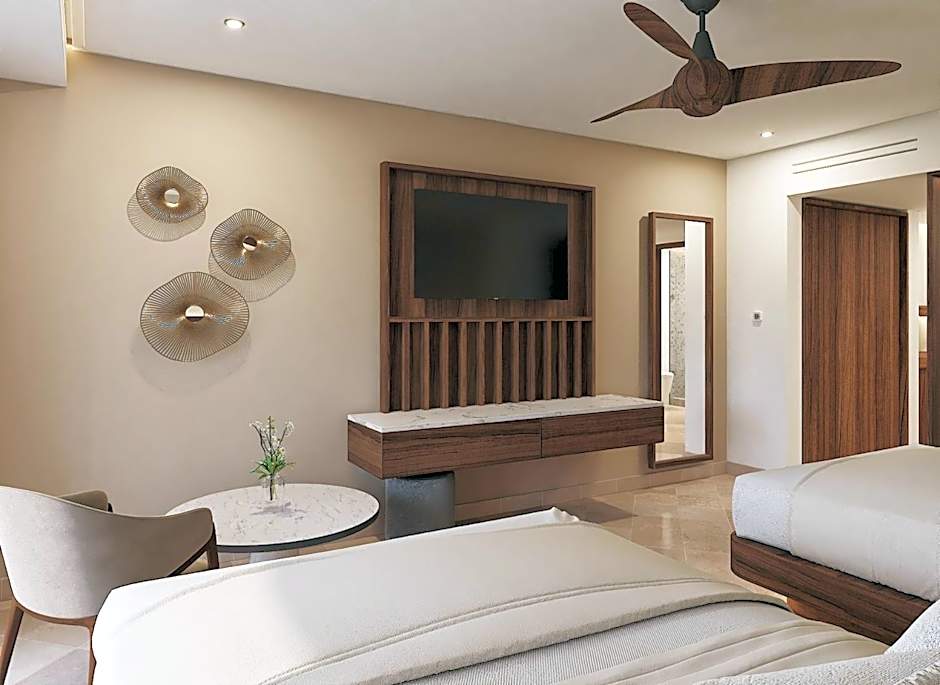 Photo 1 of 4 of Club Junior Preferred Suite, Ocean front