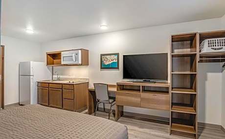 WoodSpring Suites Detroit Farmington Hills