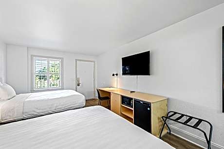 Queen Room - Pet Friendly