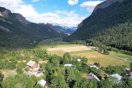 Hôtel Restaurant Gîtes Les 5 Saisons