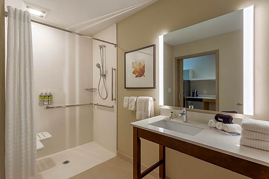 Candlewood Suites Fargo South-Medical Center by IHG