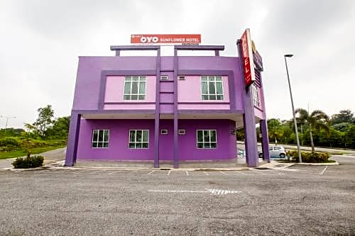OYO 89677 Sunflower Hotel