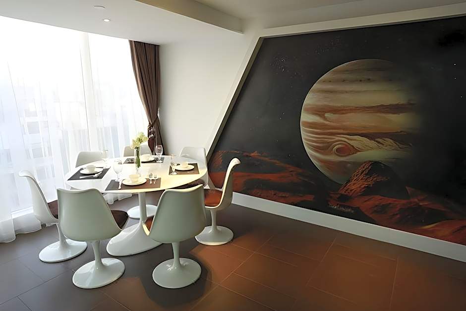 Planet Hotel